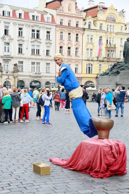estatua-viviente-en-praga-republica-checa